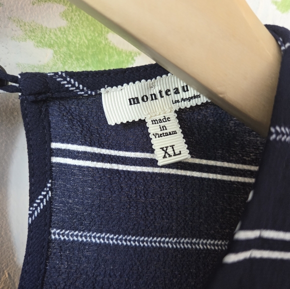 Monteau Striped Two Pocket Top - Picture 3 of 9